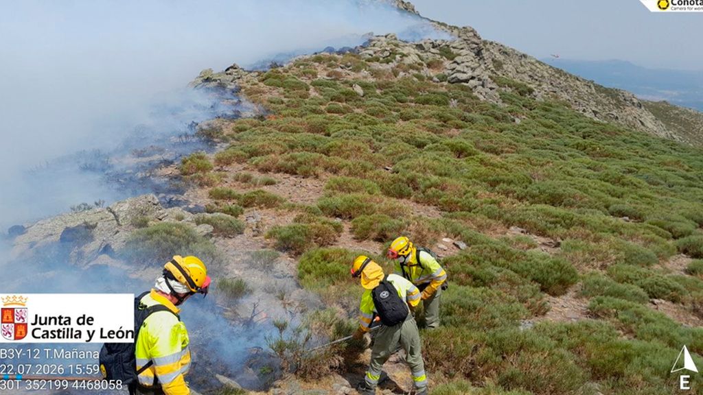 Declarado un incendio de nivel 2 en Burgohondo (Ávila): peligran masas arboladas de 300 hectáreas y el casco urbano