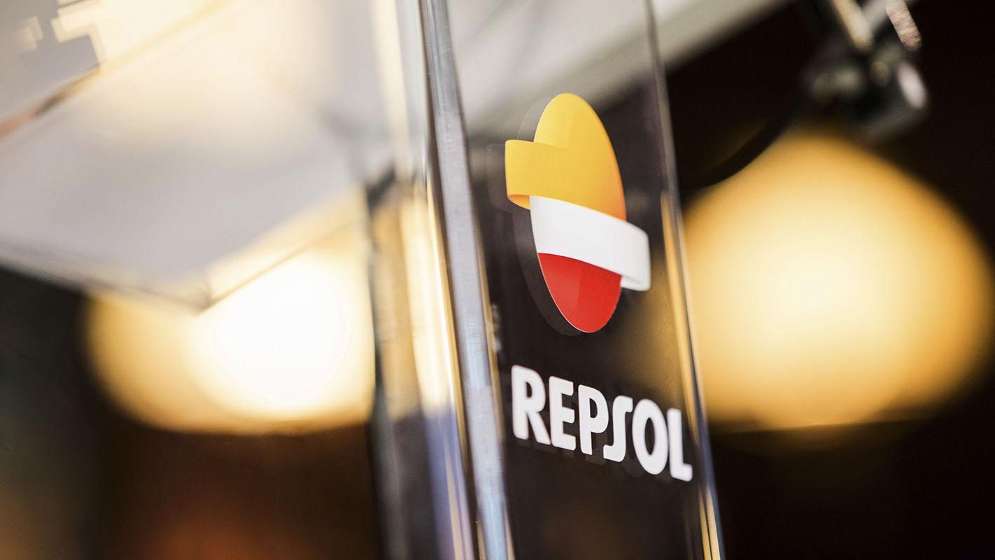 Repsol obtuvo un beneficio neto de 2.201 millones de euros en el primer semestre de 2026, un 265% más, por el refino