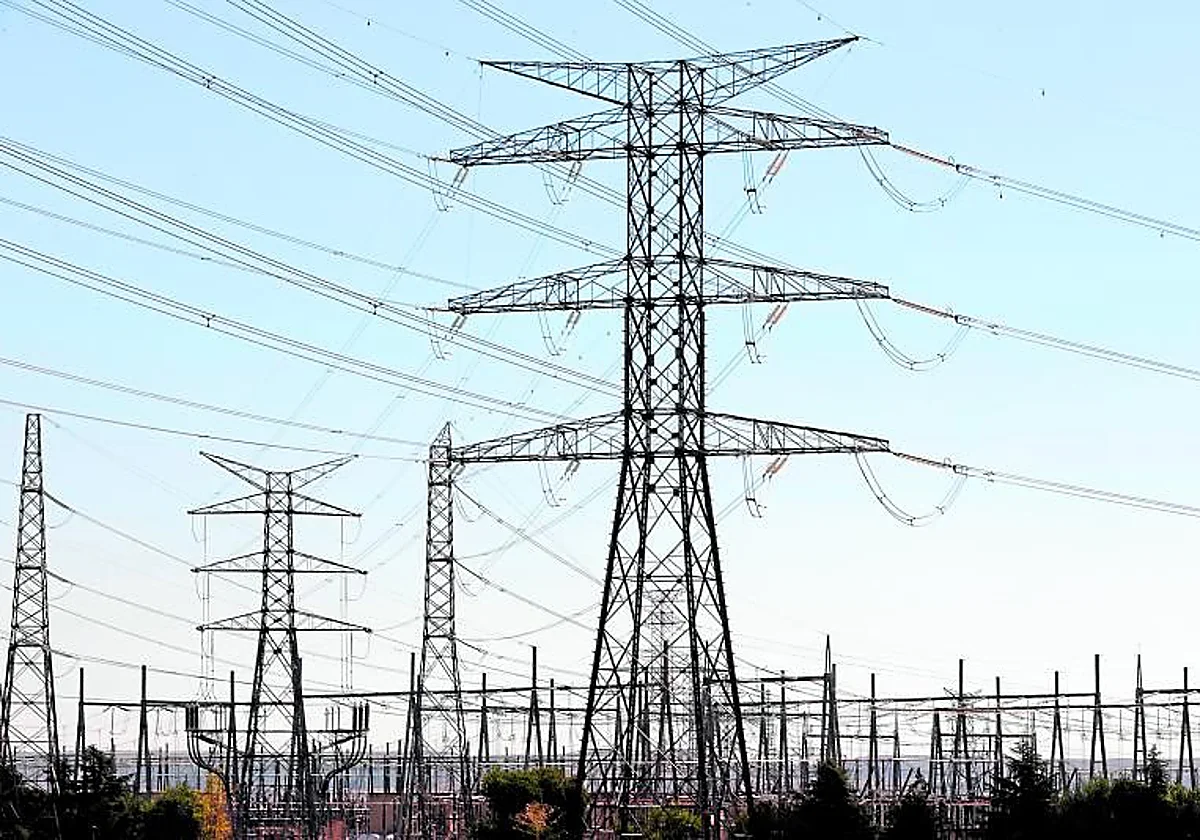 Red Eléctrica vuelve a 'desconectar' a la gran industria tras otra 'caída' eólica