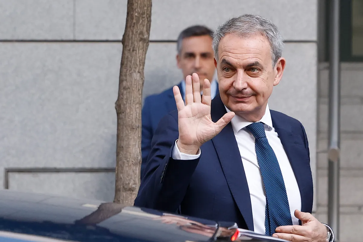Zapatero niega haber usado a sus hijas como testaferros y asegura que las joyas fueron "un regalo de cortesía"