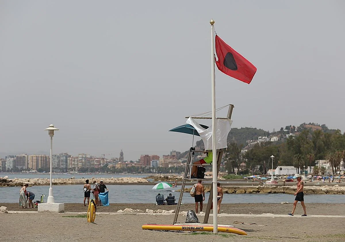 Prohibido el baño en las playas de Pedregalejo, Baños del Carmen y El Palo por contaminación