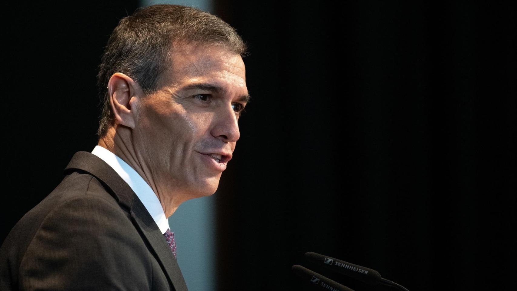 Sánchez busca golpes de efecto con el gasto social para preparar las elecciones y unir a sus socios con políticas de izquierda