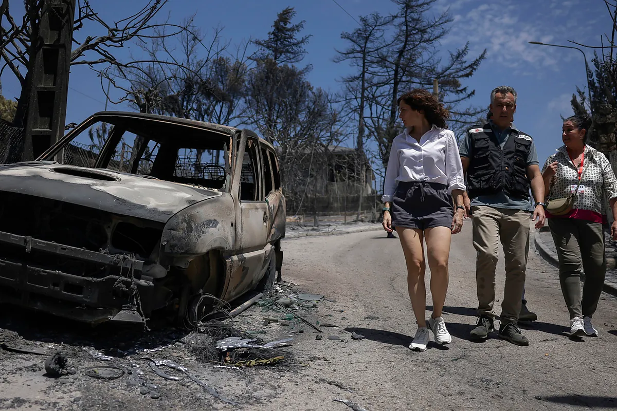 Un nuevo incendio forestal obliga a desalojos en la localidad madrileña de Villa del Prado