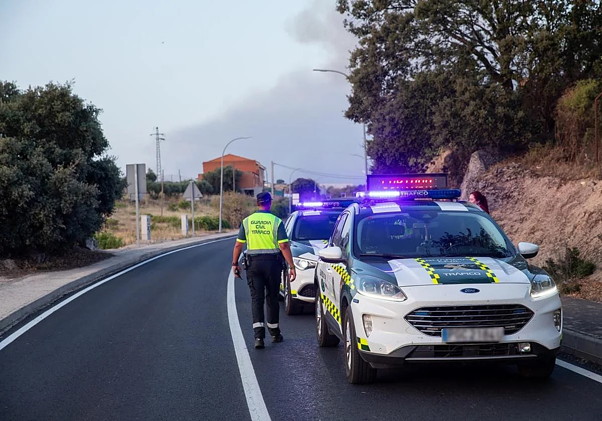 Otro incendio en Villa del Prado (Madrid) obliga a confinar a la población cercana y corta dos carreteras