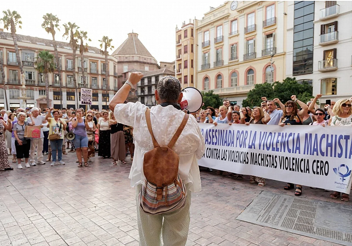 Concentración feminista en la plaza de la Constitución: «¿Cuántas asesinadas más se necesitan para que las administraciones tomen medidas efectivas?»