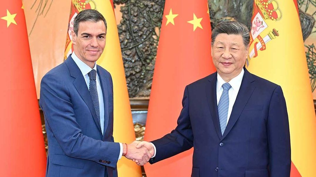 La inversión china en España llega solo al 2% del total pese a los cuatro viajes de Sánchez y al desembarco masivo de coches