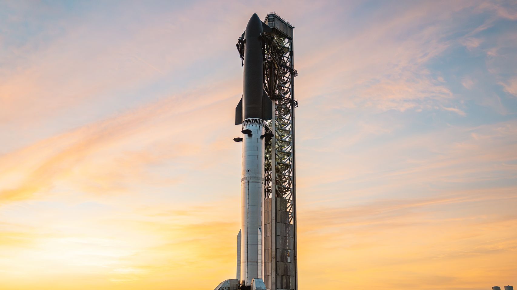 SpaceX retrasa 24 horas el lanzamiento de Starship por el mal tiempo: "Queremos ver claramente el escudo térmico"
