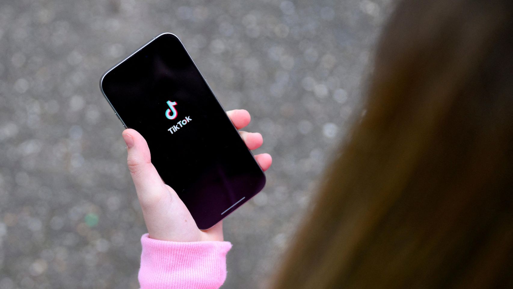 Bruselas ultima una sanción millonaria contra TikTok por no garantizar cuentas seguras para los menores