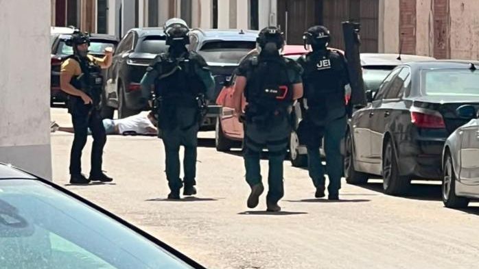 La Guardia Civil accede a la vivienda y reduce al hombre armado que se había atrincherado en Villarrobledo