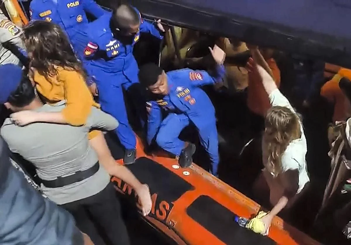 «Mi hija pudo salir con la pequeña, pero mi yerno y mis tres nietos quedaron atrapados en el camarote»