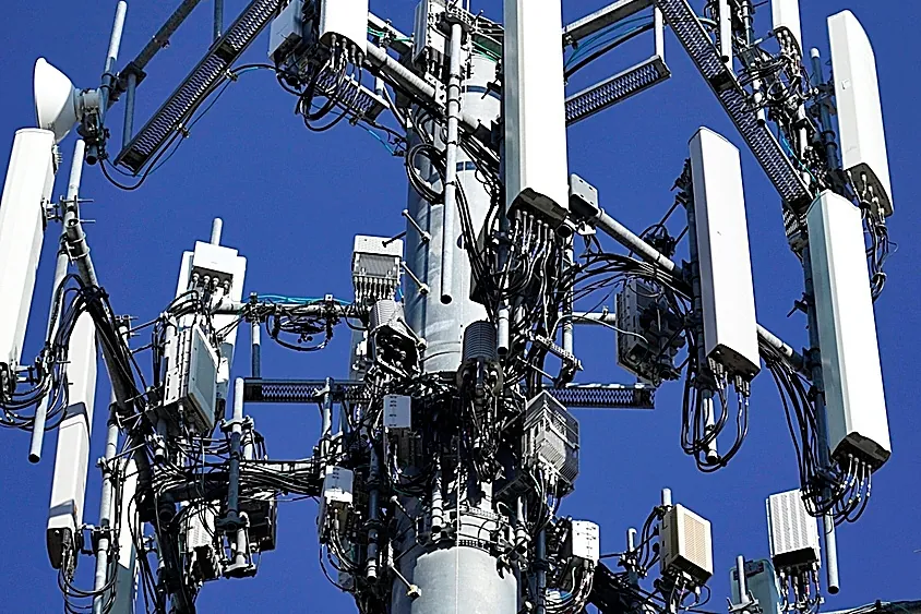 Cellnex sufre en Bolsa ante las fusiones de las 'telecos'