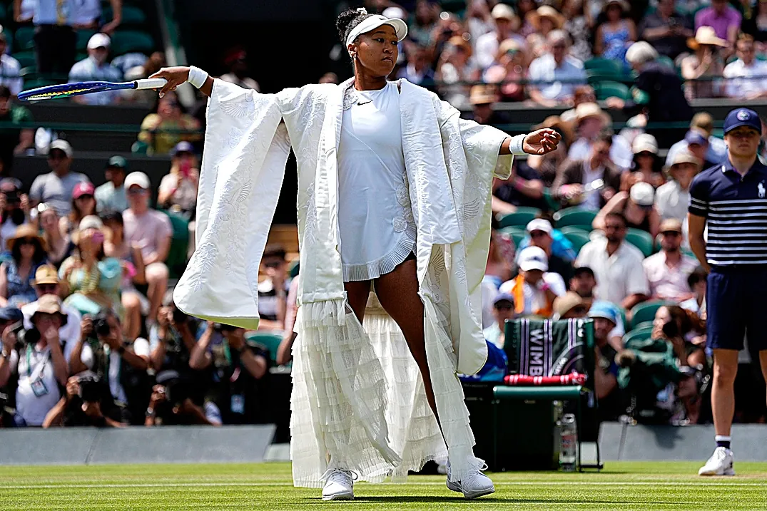 Naomi Osaka, la tenista que luce alta costura en la pista