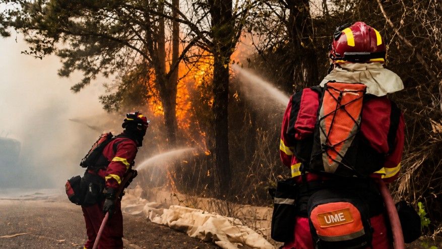 Incendios en Madrid y resto de España, hoy en directo | El incendio de Madrid sigue fuera de capacidad de extinción pero el viento y la temperatura cambian la expectativa