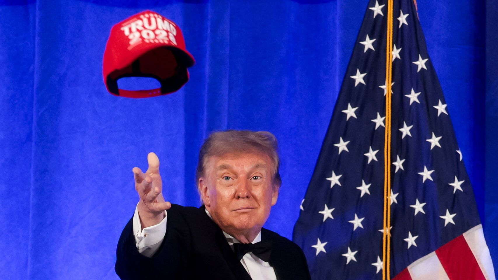 Trump vuelve a la cena de corresponsales tras el atentado y bromea con presentarse a las elecciones de 2028
