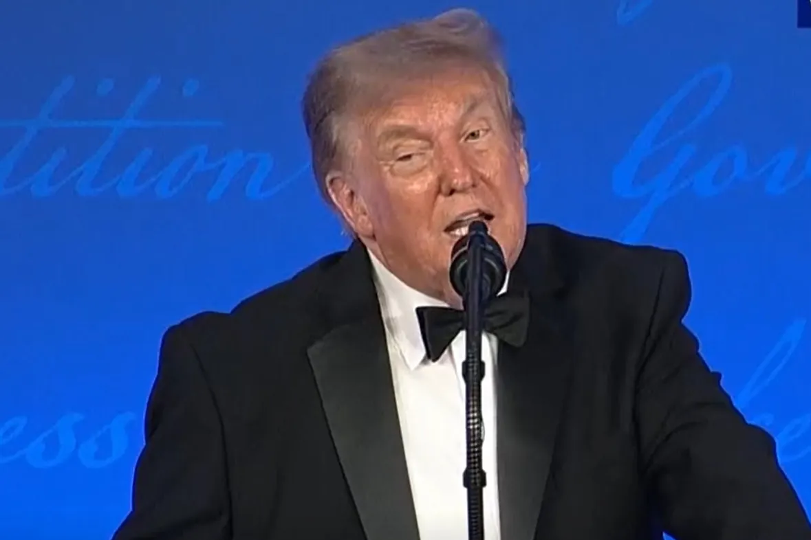 Trump vuelve a la cena de corresponsales tras el atentado y bromea sobre la seguridad