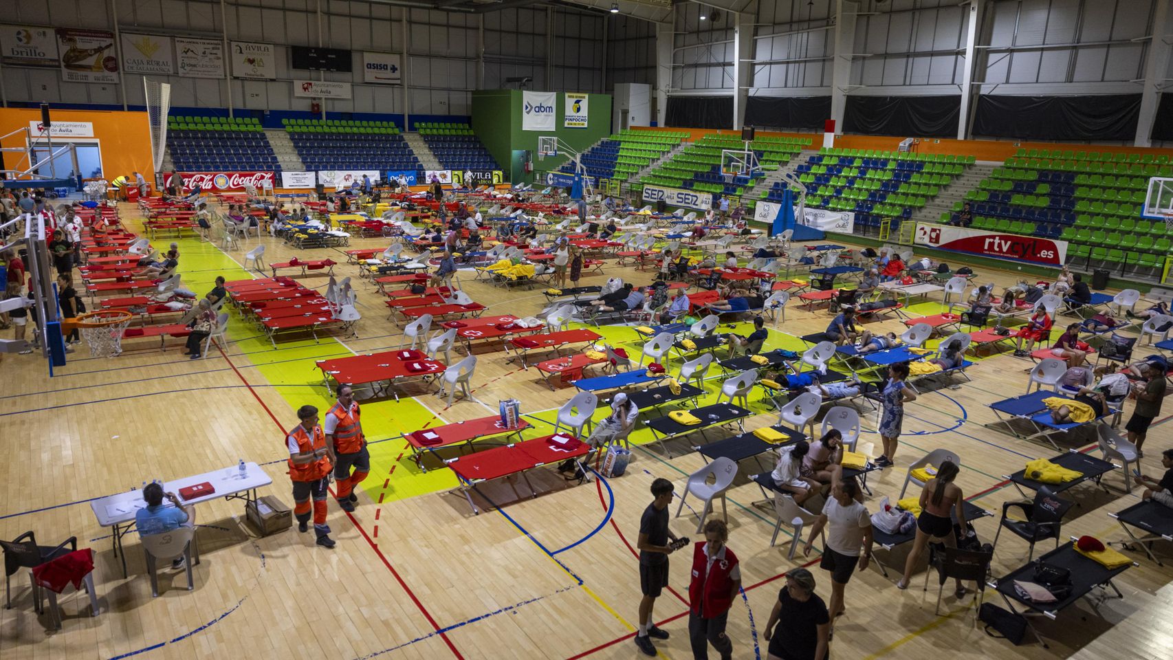 La Escuela de Policía de Ávila, convertida en refugio para los evacuados de los incendios