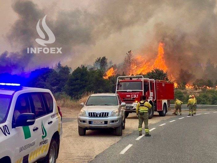 Los incendios arrasan España: 85.000 hectáreas quemadas, 75.000 evacuados, un muerto y 15 provincias afectadas