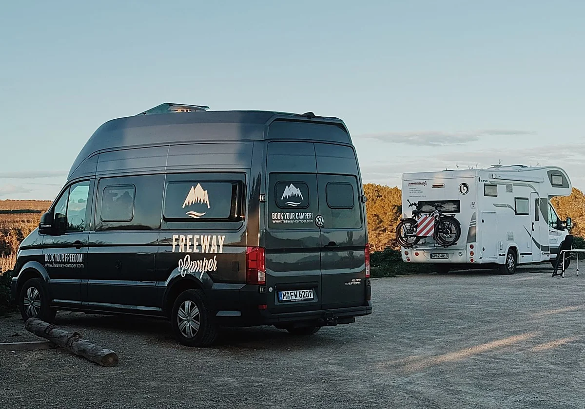 ¿Área gratuita, área de pago o camping? Dónde te conviene dormir este verano con tu autocaravana