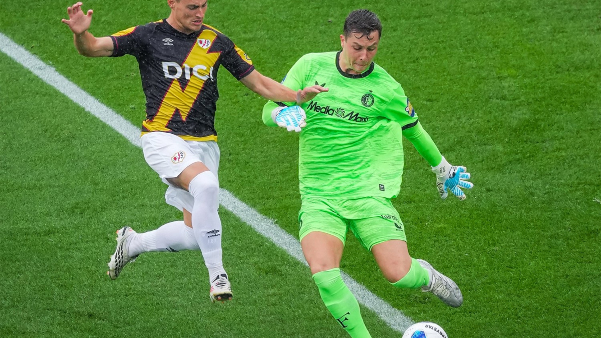 La lluvia de Róterdam frena al Rayo de Beñat San José en su segundo amistoso frente al Feyenoord