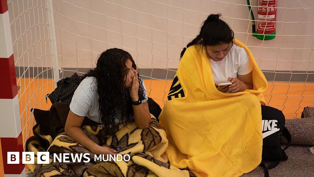 Los miles de evacuados que duermen en centros deportivos y hasta plazas de toros por los voraces incendios en España y Francia