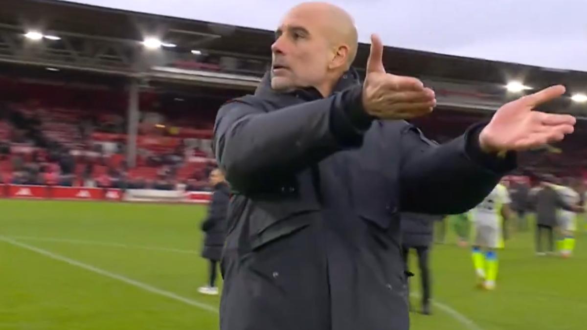 Guardiola vuelve a enfadarse con un cámara cuando celebraba la victoria con su afición