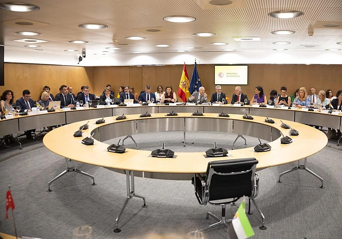 El Gobierno suspende el consejo autonómico sobre la financiación y enciende a sus socios de ERC