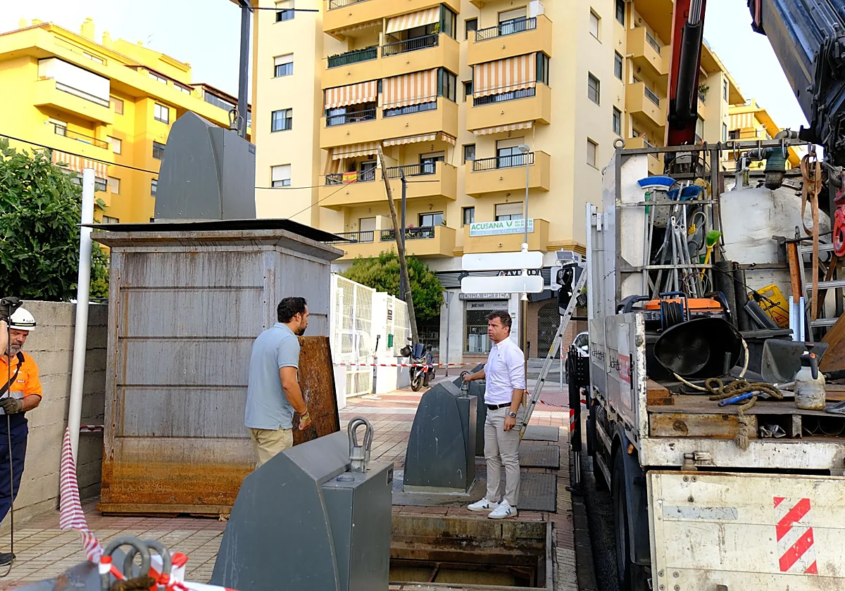 Marbella acomete un millar de actuaciones de mantenimiento en las islas de contenedores soterrados desde el pasado año