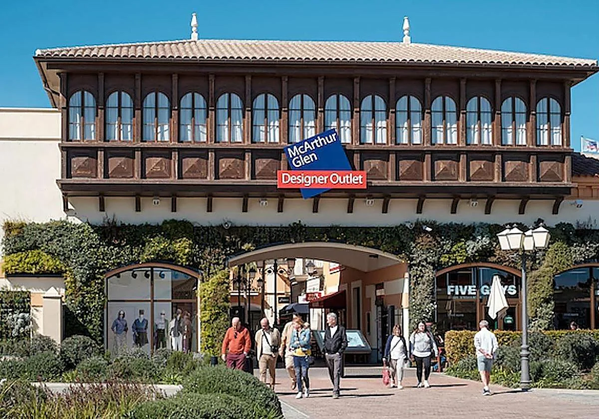 McArthurGlen ofrece transporte a sus empleados ante la huelga convocada por la apertura nocturna de Plaza Mayor