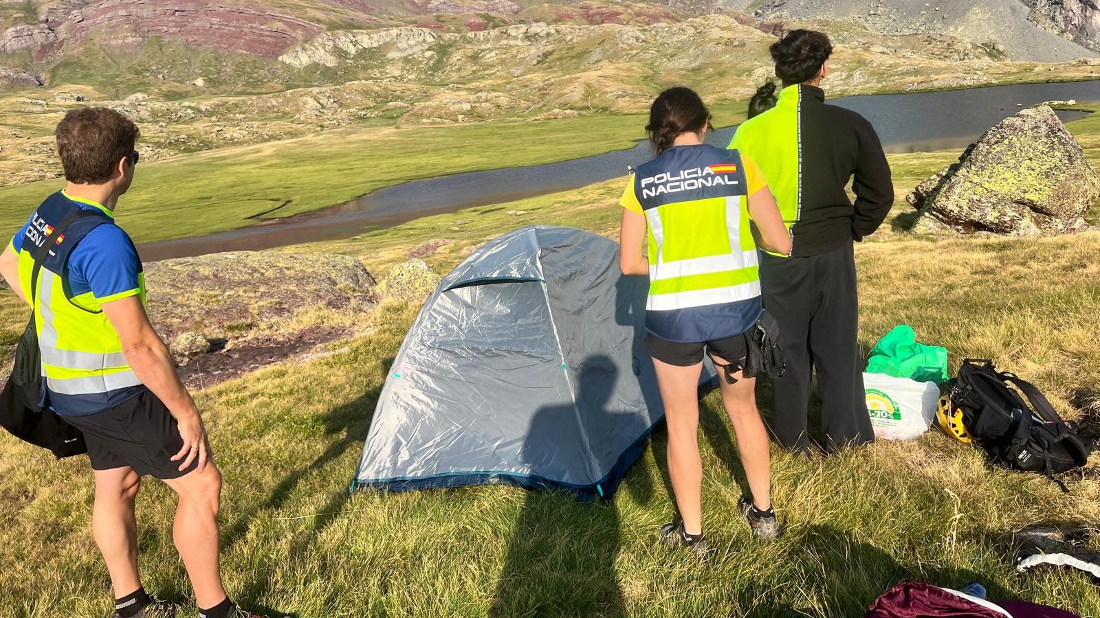 La Policía caza a 8 personas acampando ilegalmente en el Ibon de Anayet: las multas pueden llegar a los 1.000 euros