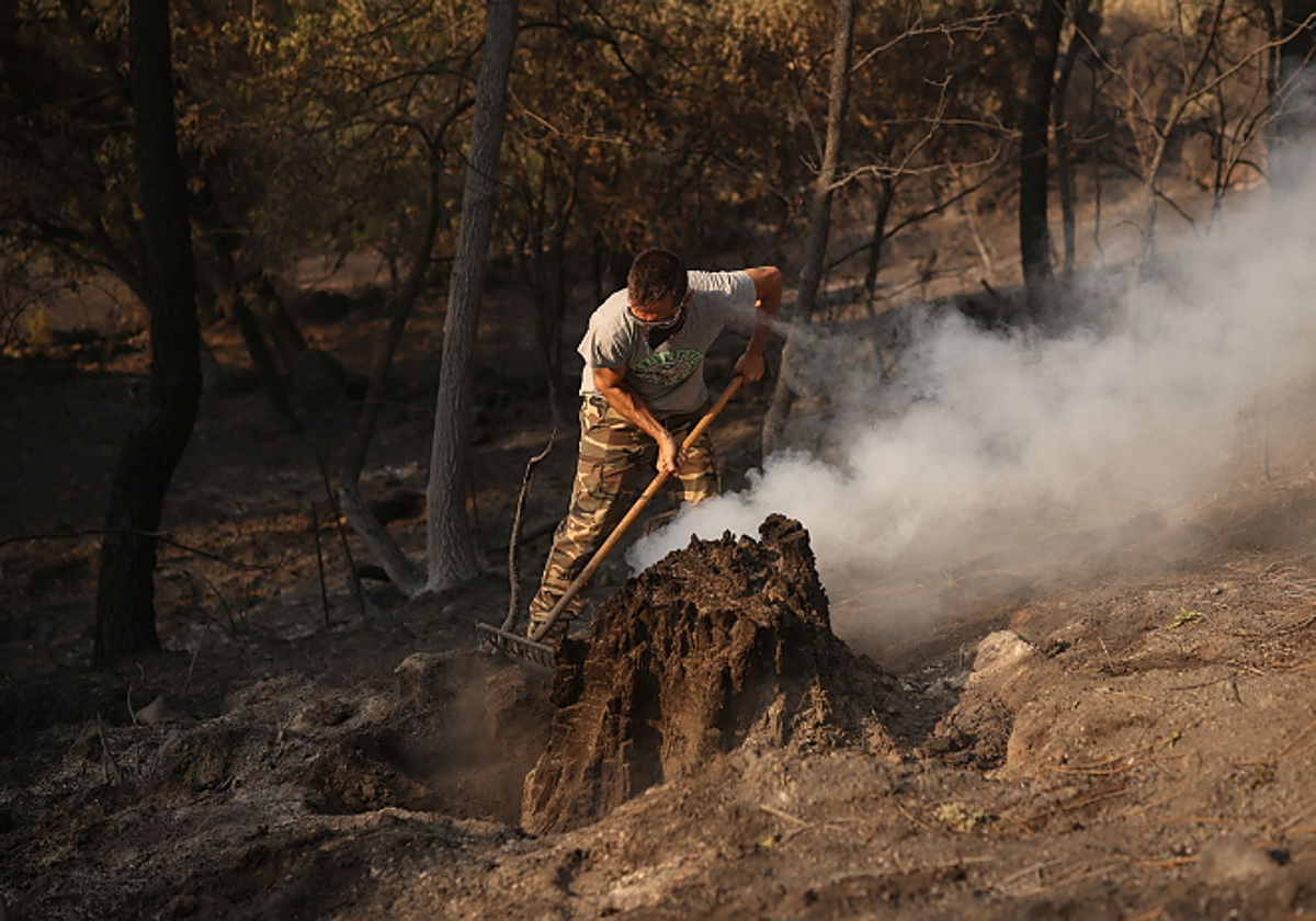 El peligro de respirar el humo del incendio: desde neumonía a asma e infarto