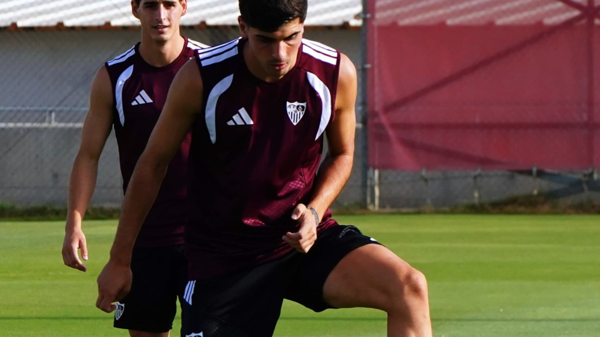 Juanlu, novedad en la última sesión antes de poner rumbo a Países Bajos