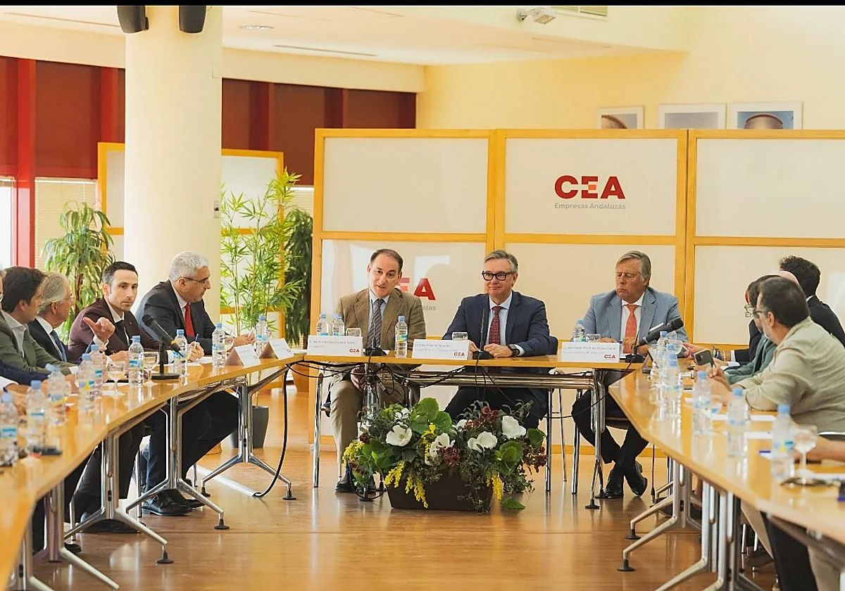 Gavira avanza que actuará «de la mano del sector» en el desarrollo turístico de Andalucía