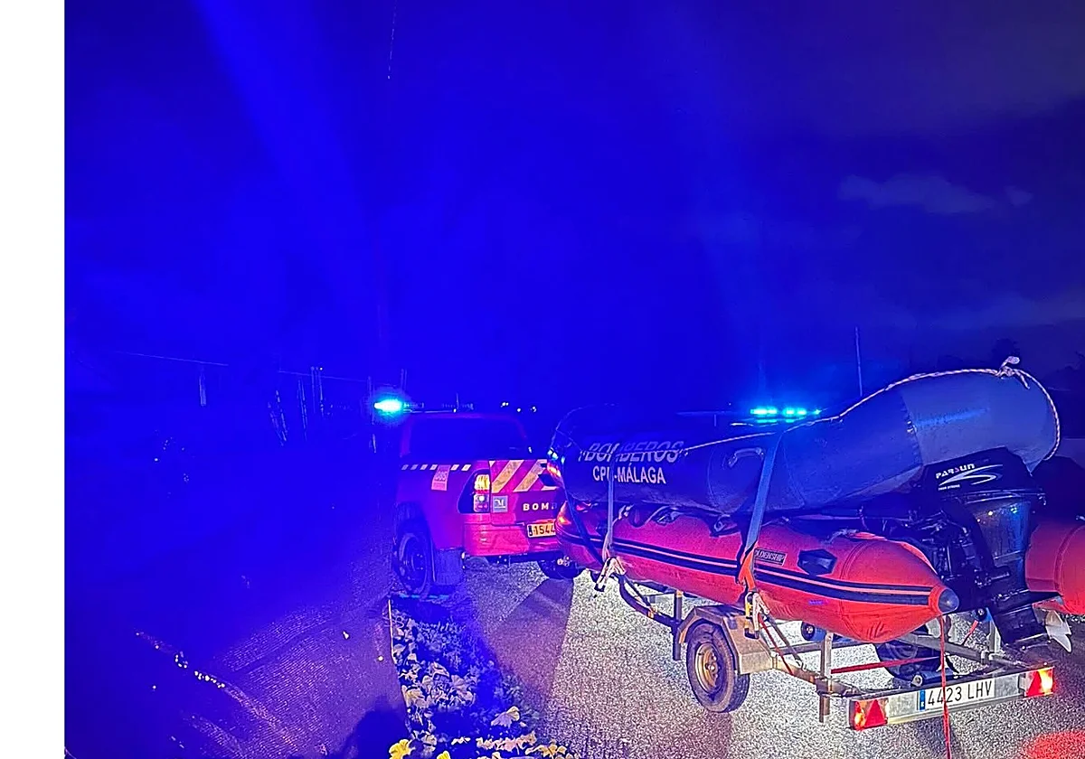 Un rescate y el realojo de una familia en Alhaurín de la Torre durante una madrugada complicada por la fuerte tormenta