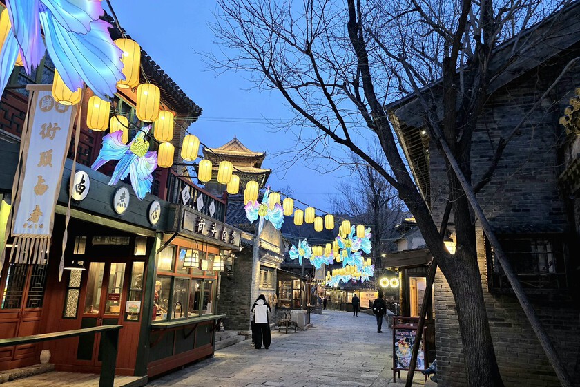 China ha descubierto que los pueblos con siglos de antigüedad son un filón turístico. Así que los está construyendo por todo el país