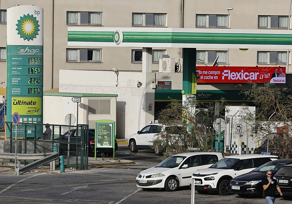 Los precios del combustible en Málaga se disparan en plena operación salida de agosto