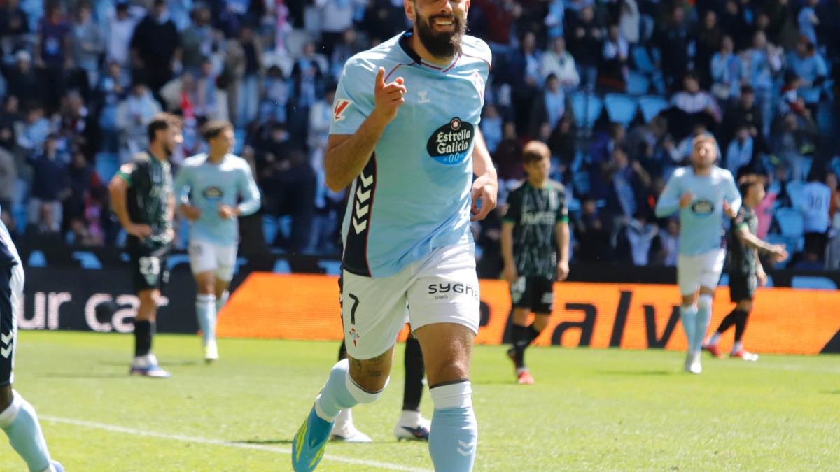 Borja Iglesias se incorporará a los entrenamientos el 10 de agosto