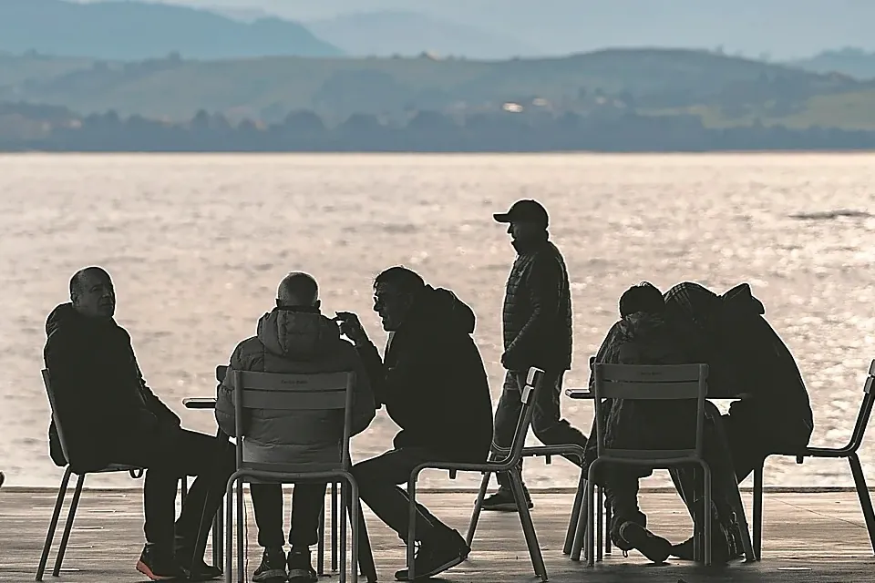 El Gobierno francés plantea congelar las pensiones más altas para contener el déficit