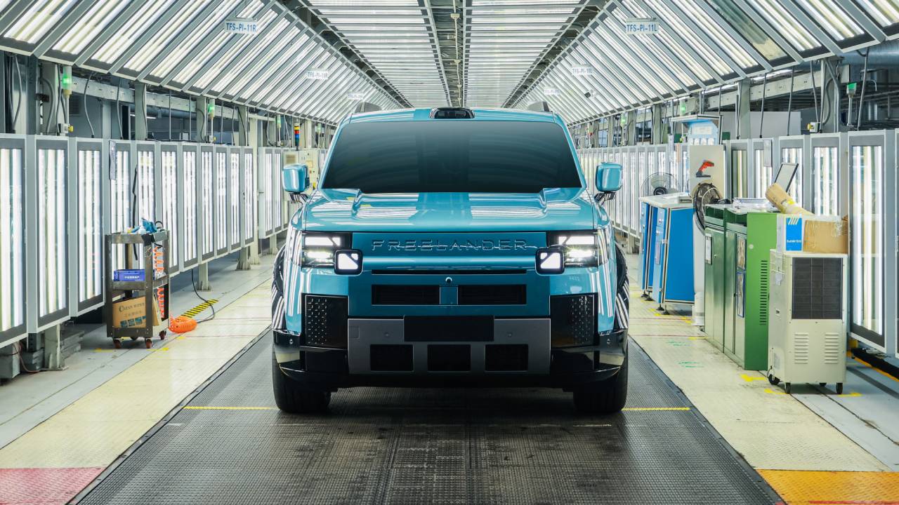 Land Rover sorprende con el Freelander 8: el todoterreno EREV que triunfa con 10.000 pedidos ya prepara su salto a Europa