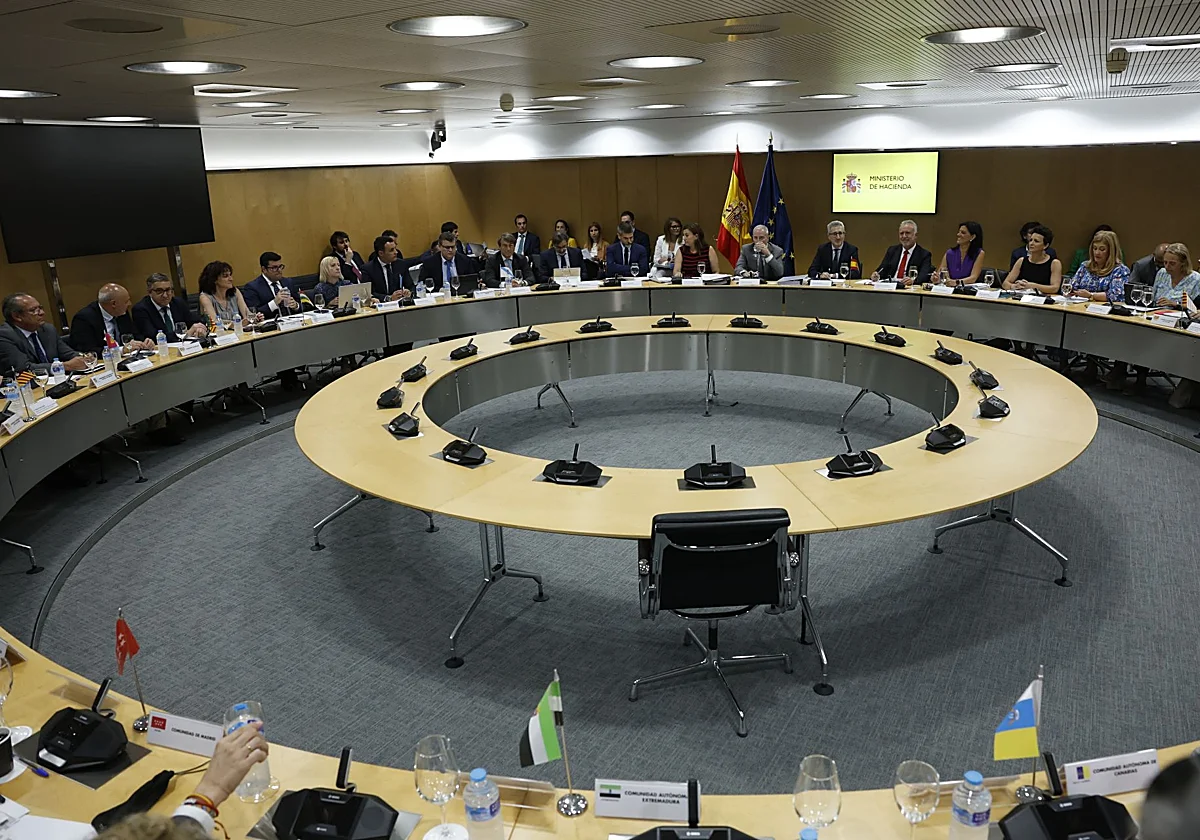 Hacienda cederá más IVA e IRPF a las comunidades pero mantendrá intacto el reparto por áreas de gasto