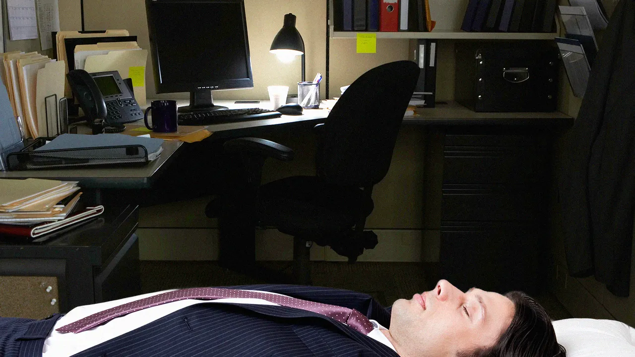 El auge de la IA está abriendo un nuevo horario para las entrevistas de trabajo: la madrugada