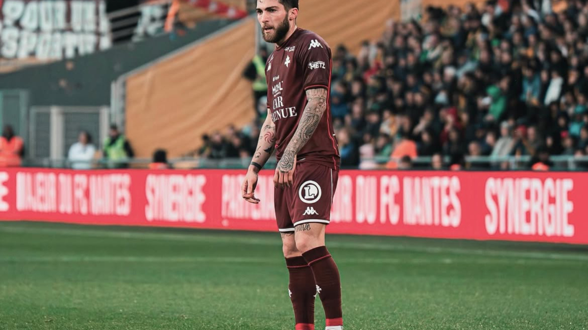 El Rayo cierra el fichaje de Giorgi Tsitaishvili