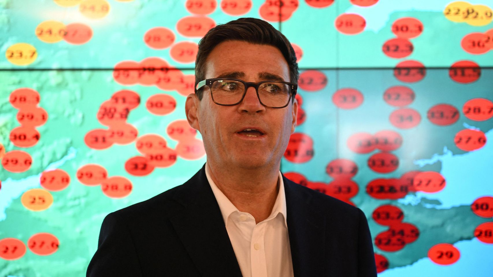 El primer ministro británico Burnham fue engañado por un impostor que se hizo pasar por la jefa de gabinete de Trump