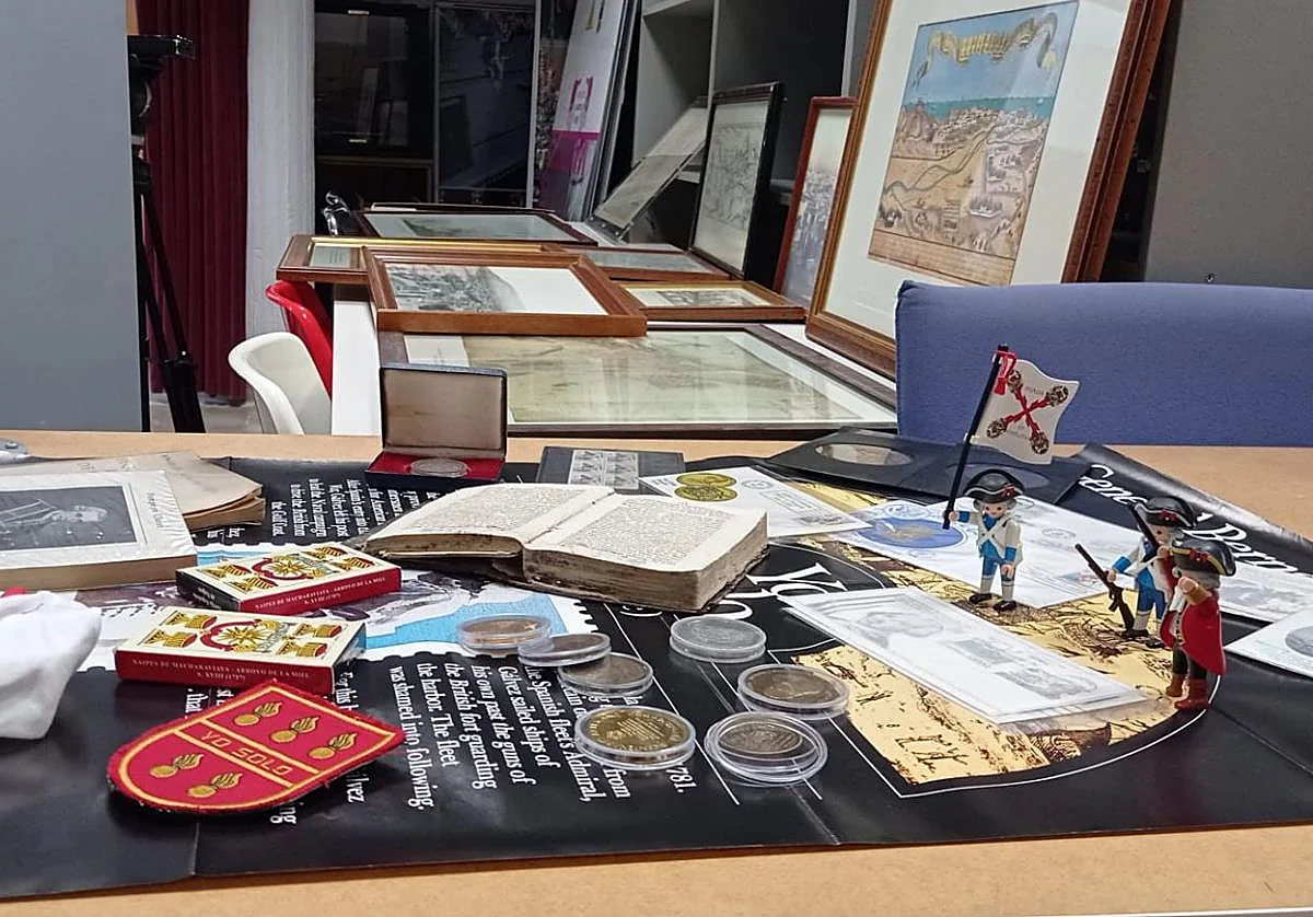 Playmobil, libros y mapas: Alhaurín de la Torre recibe el legado del Pérez Villanúa dedicado a la figura de Bernardo Gálvez