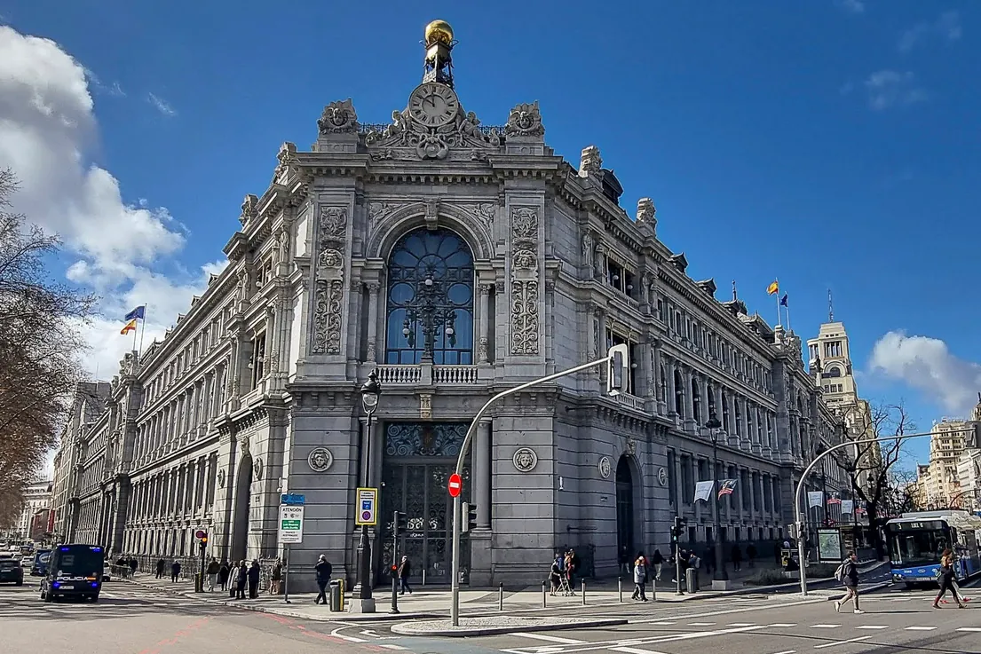 La deuda pública sube un 4,2% en junio y el peso sobre el PIB se modera al 101,5%
