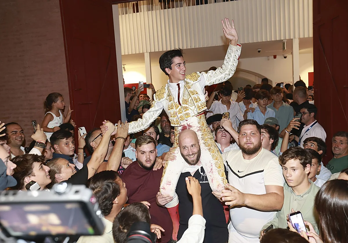 Generosa puerta grande para Marco Pérez en su debut en Málaga
