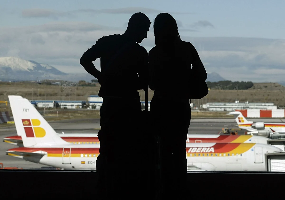 España falla en retener a sus jóvenes y pierde 8.600 al año pese a la mejora de la economía