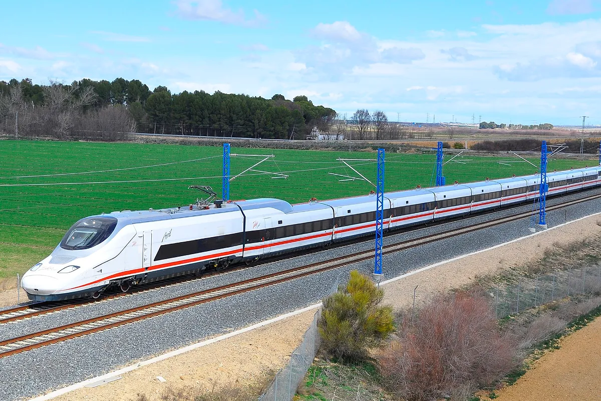 Renfe prepara 30 trenes para llevar sus AVE a Portugal en 2030