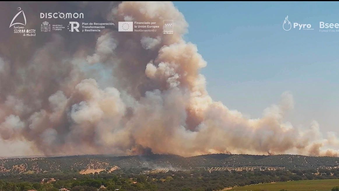 Un nuevo incendio en la Sierra Oeste de Madrid obliga a confinar los pueblos de Aldea del Fresno y Villamantilla