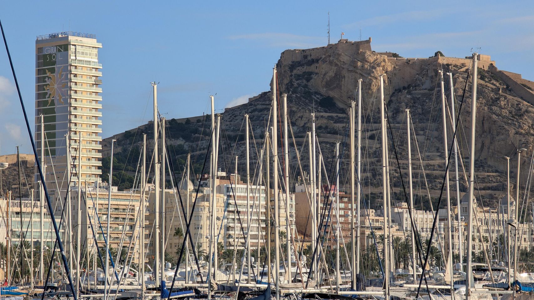 Compromís exige prohibir por ley la compra de vivienda a no residentes para frenar la "subida bestial" de precios en Alicante