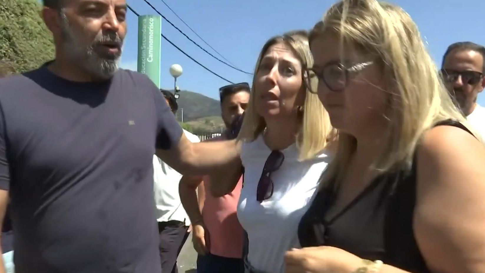 María Guardiola, emocionada en medio de la bronca por el incendio en Las Hurdes: "Estoy aquí, asumo la responsabilidad"